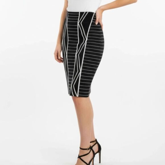 BCBGenerations Black & Ivory Print Bandage Bodycon Mini Skirt S XS New - Picture 1 of 5